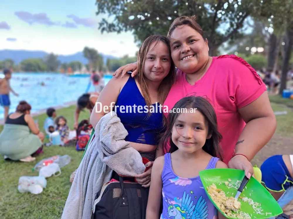 Visitantes en el Balneario Xamena