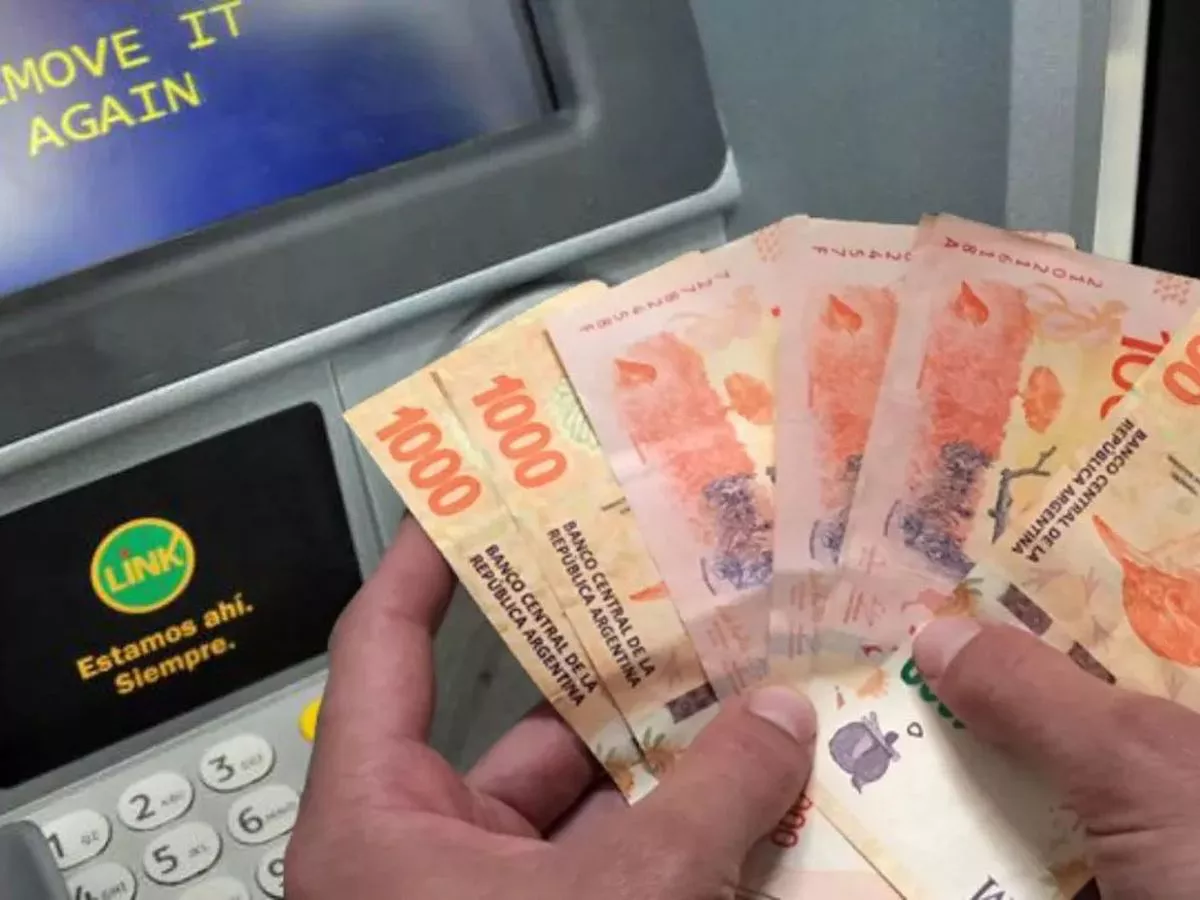 extraccion-dinero-cajero-automaticojpg