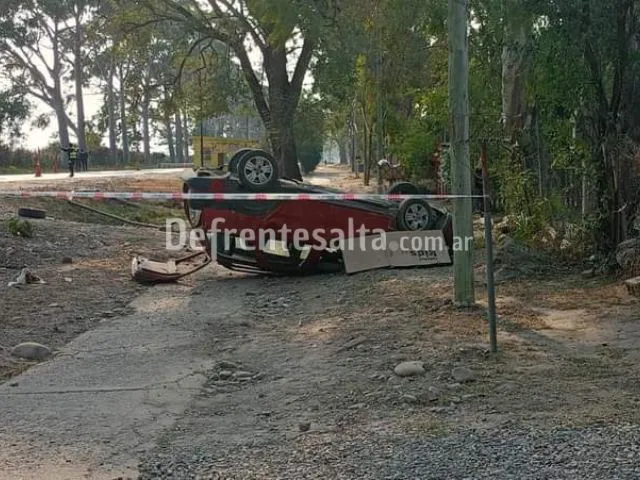 El auto siniestrado en Güemes.