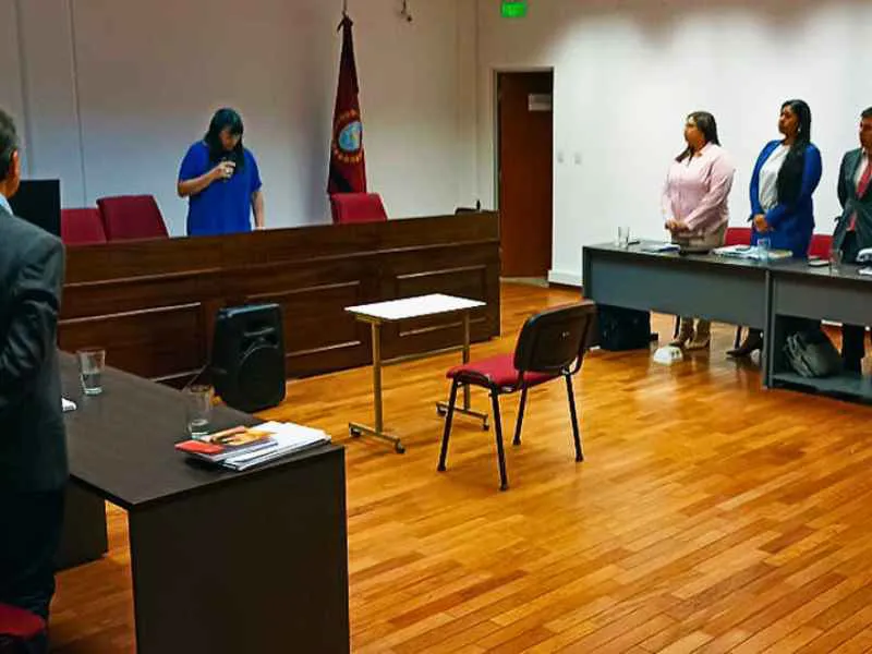 La jueza Sandra Sánchez lee el fallo.