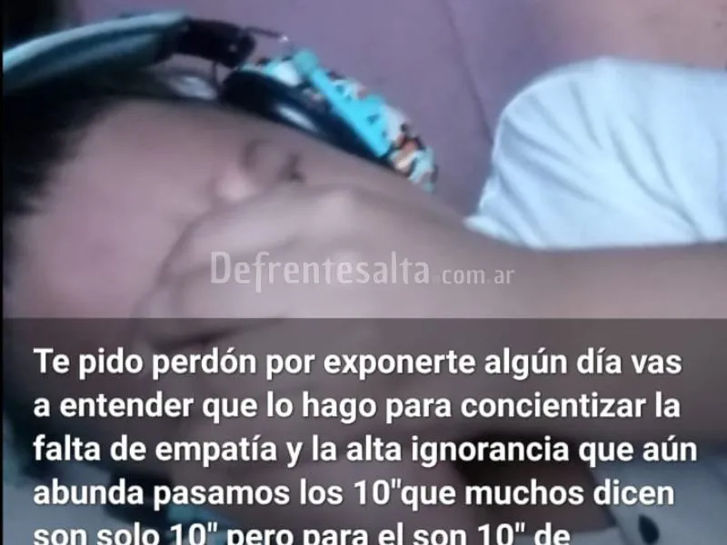 El estado de WhatsApp que compartió la madre de un niño con TEA. 