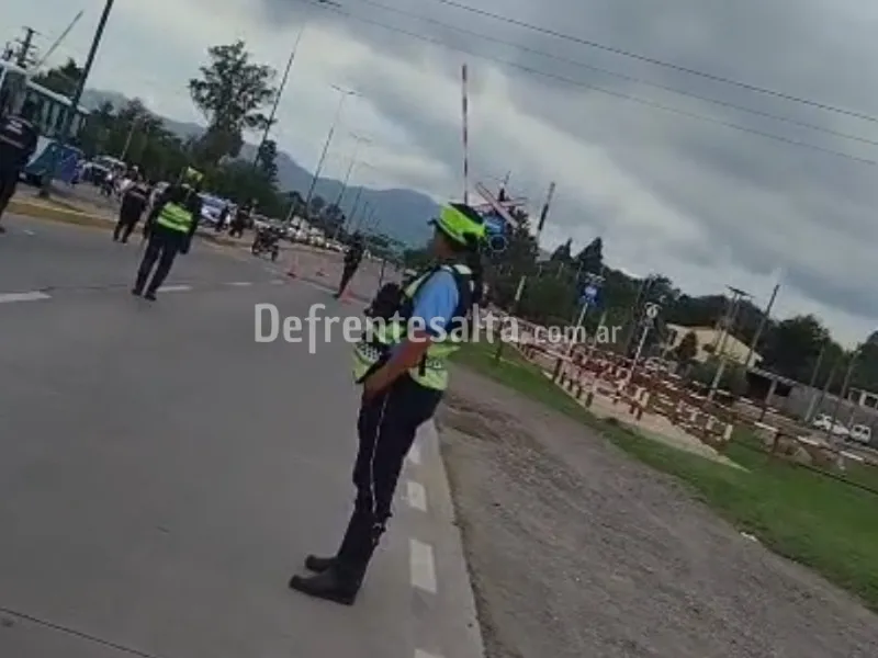 Tránsito restringido en avenida Kennedy.
