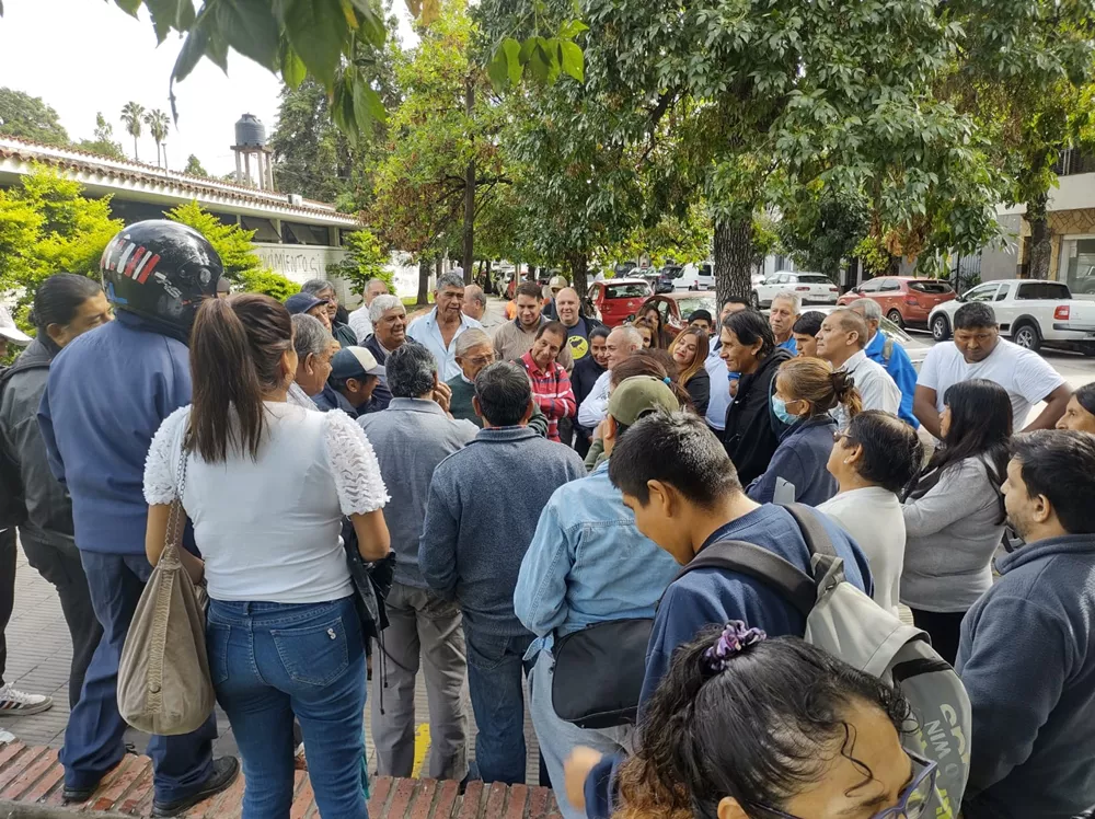 Pedro Serrudo en reunión con trabajadores