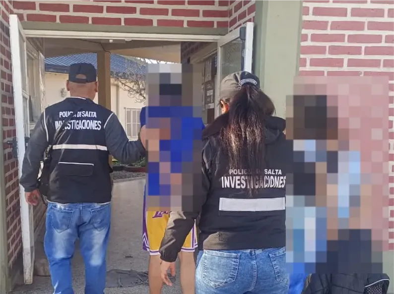 Los detenidos trasladados por la policía