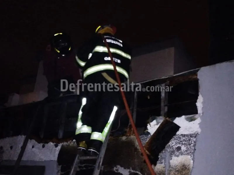 Bomberos en El Tipal.