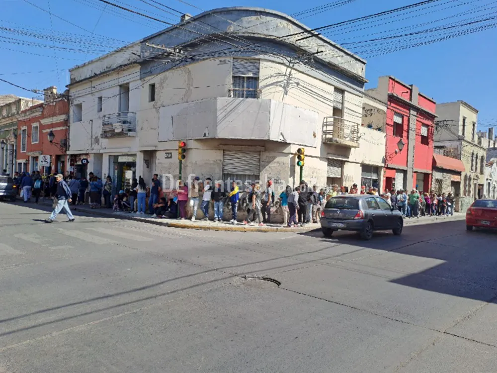 Filas en el banco Santiago